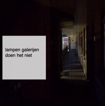 2022-10-30, lampen gallerijen doen het niet - deBergen5.nl